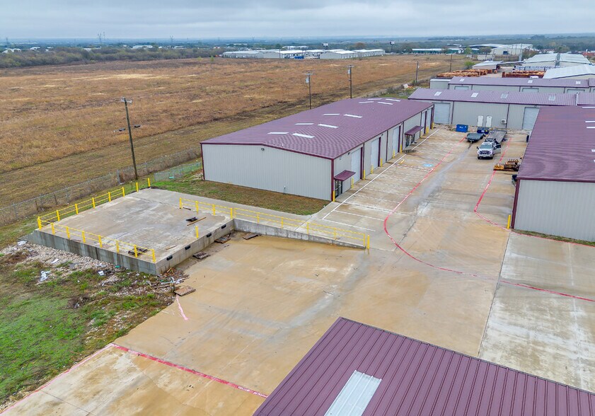 4525-4529 JD Mouser Pky, Alvarado, TX for lease - Building Photo - Image 2 of 17