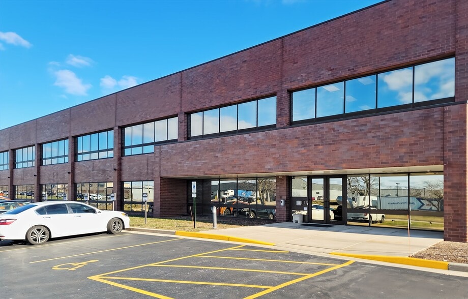 W57N14280 Doerr Way, Cedarburg, WI for lease - Building Photo - Image 2 of 13