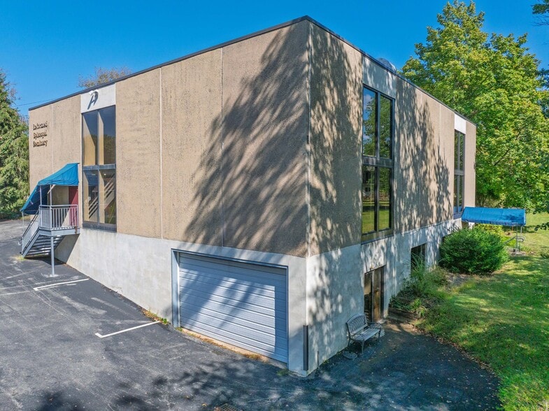 831 Dekalb Pike portfolio of 3 properties for sale on LoopNet.ca - Building Photo - Image 3 of 5