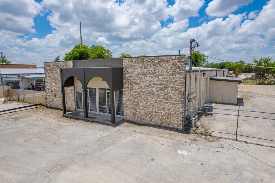 1111 Paulsun St, San Antonio, TX à louer - Photo du bâtiment - Image 2 de 16