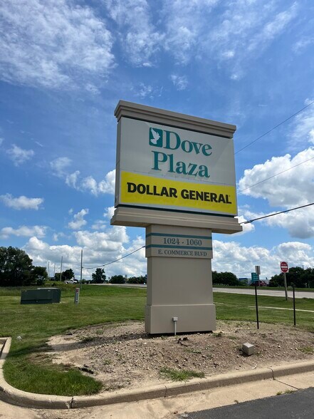 1024-1060 E Commerce Blvd, Slinger, WI à louer - Photo du bâtiment - Image 3 de 22