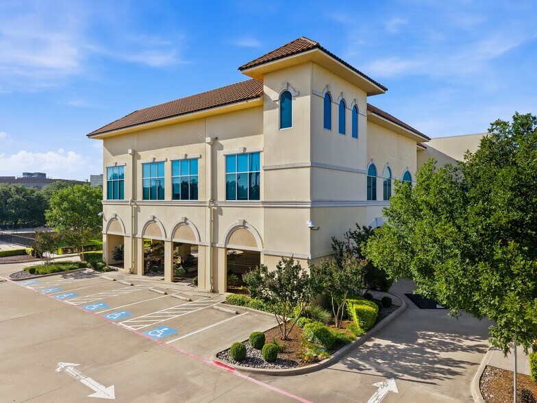 1340 Empire Central Dr, Dallas, TX à louer - Photo du bâtiment - Image 2 de 21
