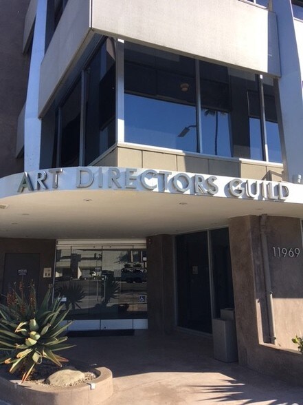 11969 Ventura Blvd, Studio City, CA à louer - Photo du bâtiment - Image 2 de 13
