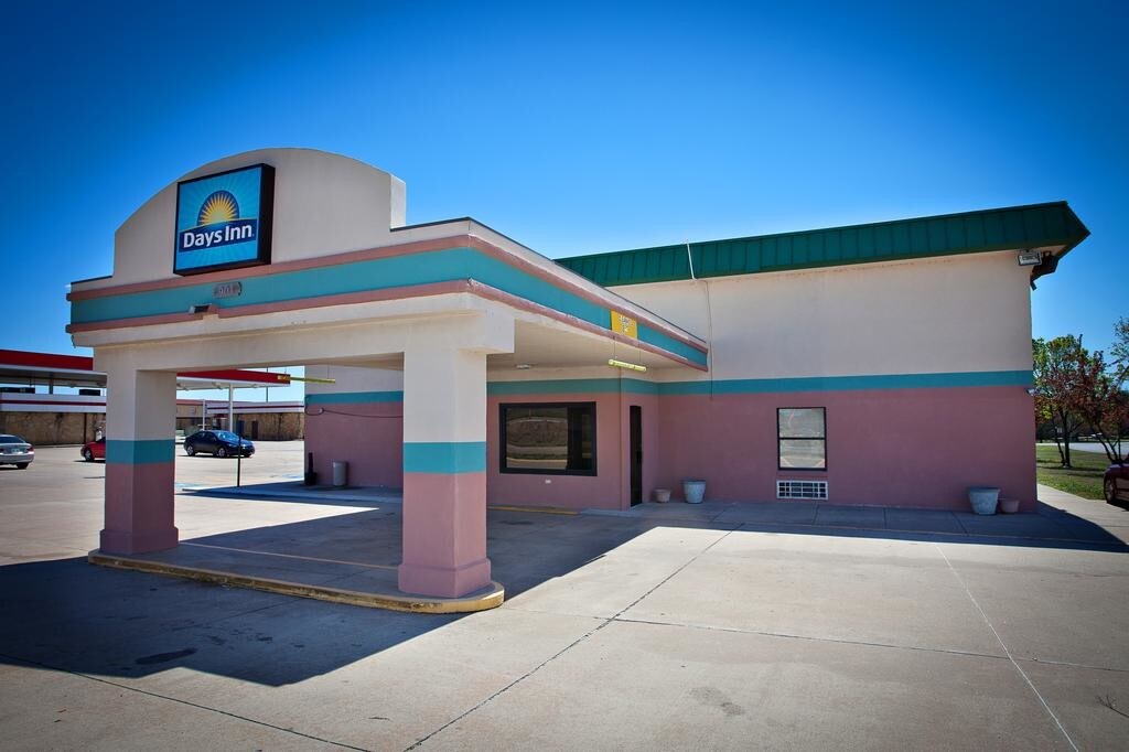 901 E 53rd St N, Park City, KS for sale Building Photo- Image 1 of 1