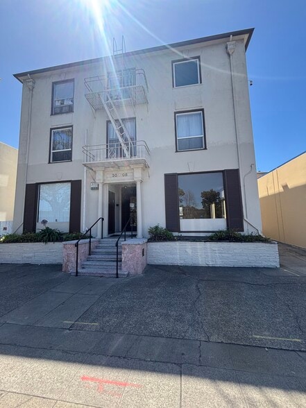 3008 Lakeshore Ave, Oakland, CA for lease - Building Photo - Image 2 of 8