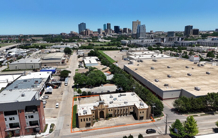 251 Carroll St, Fort Worth, TX for lease - Building Photo - Image 3 of 18