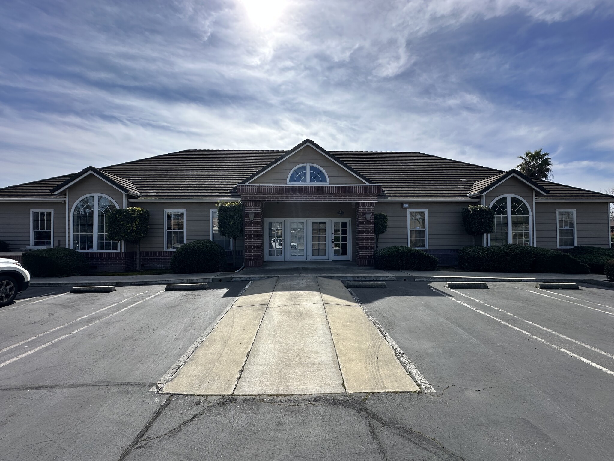 201 E Orangeburg Ave, Modesto, CA for lease Building Photo- Image 1 of 9