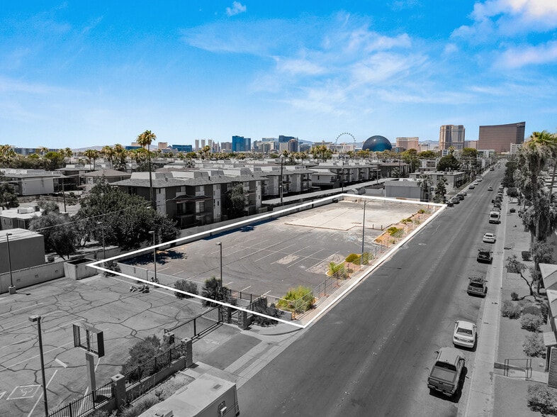 1111 Sierra Vista Dr, Las Vegas, NV à louer - Photo du bâtiment - Image 3 de 11