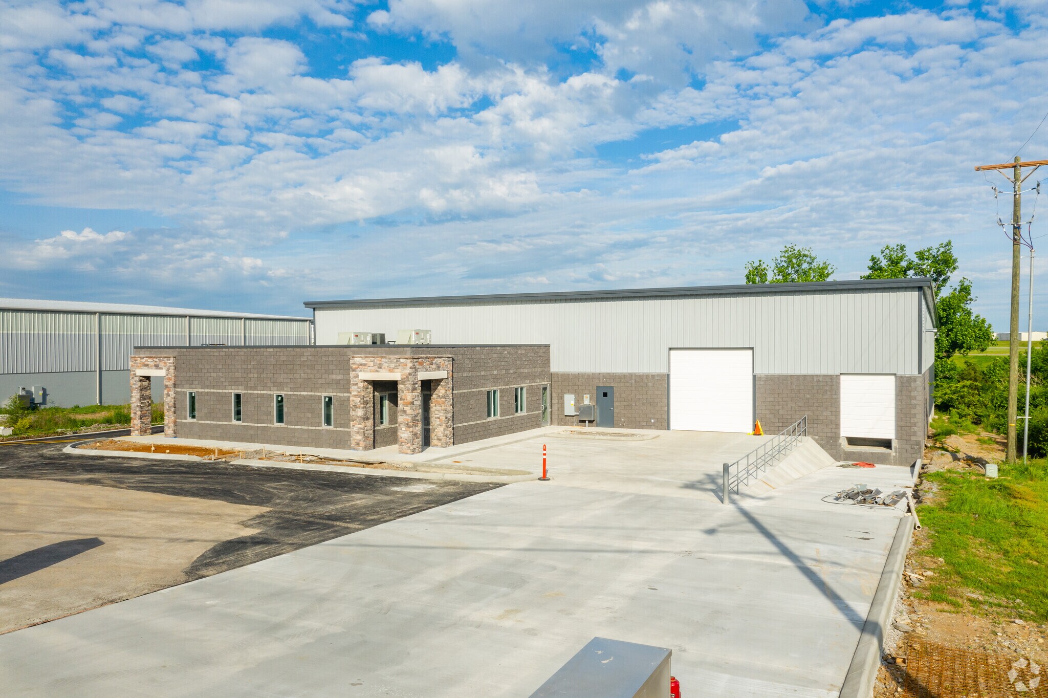 6136-6138 Cockrill Bend Cir, Nashville, TN à louer Photo principale- Image 1 de 5