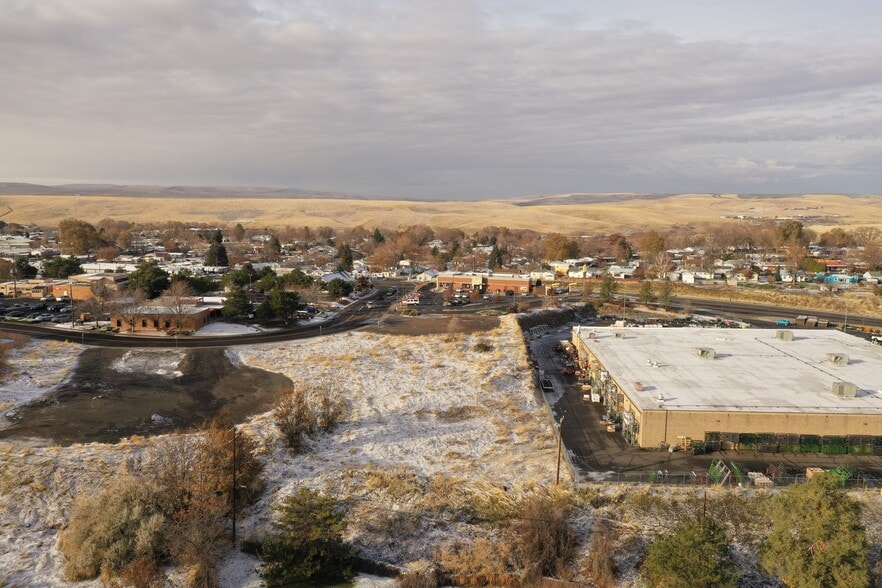SW 30th Street, Pendleton, OR for sale - Building Photo - Image 2 of 15