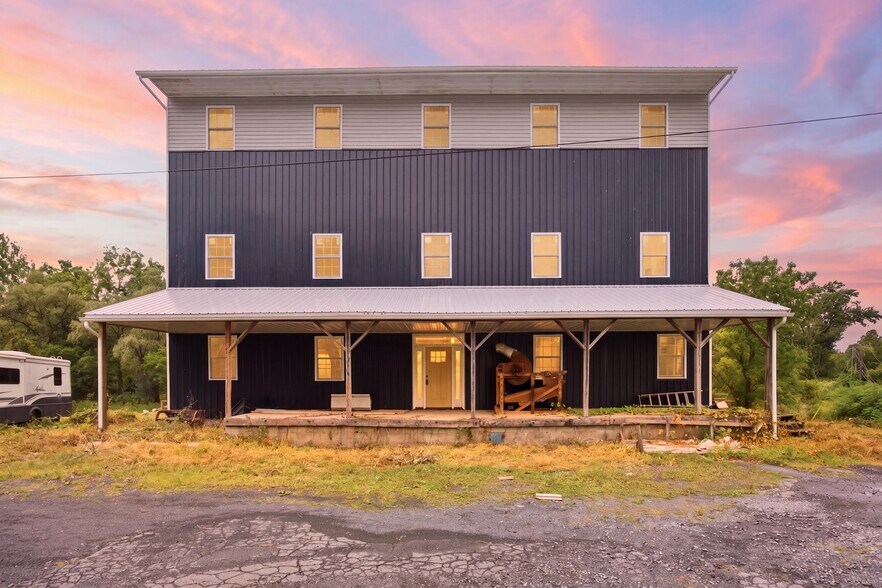 32 Mill St, Port Byron, NY à vendre - Photo du bâtiment - Image 2 de 31