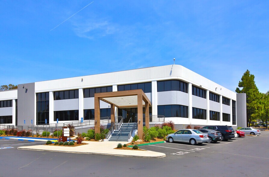 5601 Lindero Canyon Rd, Westlake Village, CA à louer - Photo du bâtiment - Image 2 de 7