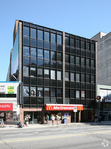 20 Eglinton Ave E, Toronto, ON à louer - Photo du bâtiment - Image 3 de 5