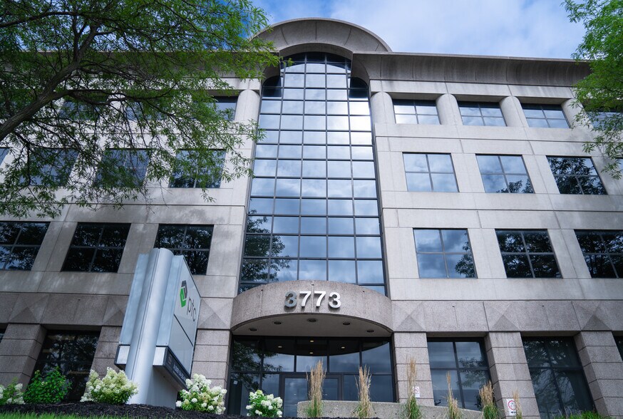 3773-3777 Boul De La Côte-Vertu, Montréal, QC à louer - Photo du bâtiment - Image 2 de 8