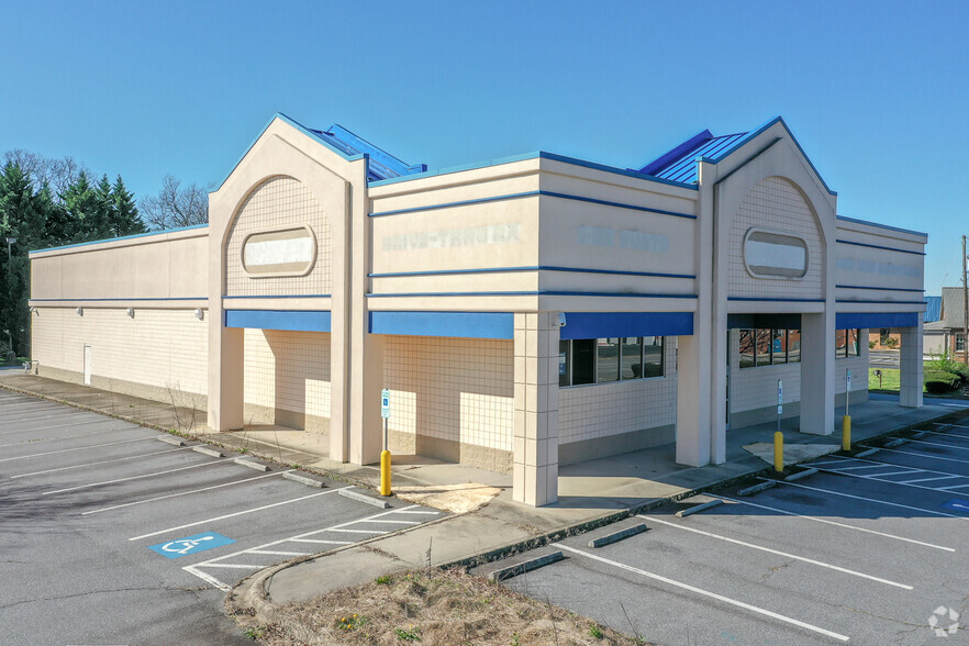 1160 16th St NE, Hickory, NC for sale - Primary Photo - Image 1 of 1