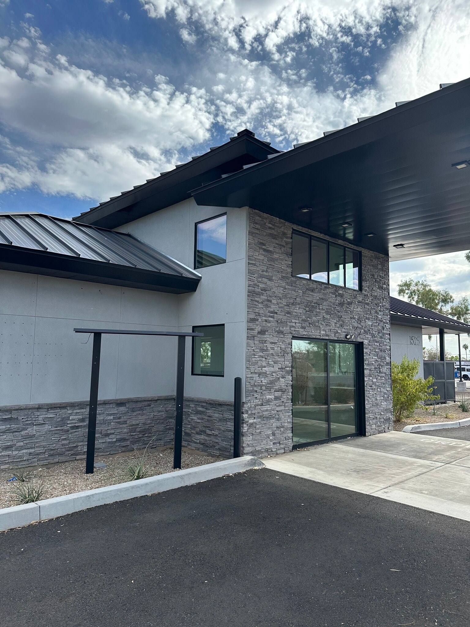 1525 Apache Trail, Apache Junction, AZ for lease Building Photo- Image 1 of 15