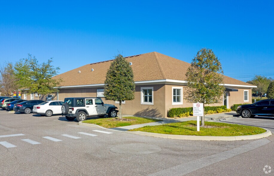 16301 Fishhawk Blvd, Lithia, FL à louer - Photo du bâtiment - Image 2 de 12