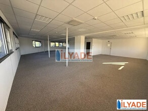 Office in Marseille for lease Interior Photo- Image 1 of 2