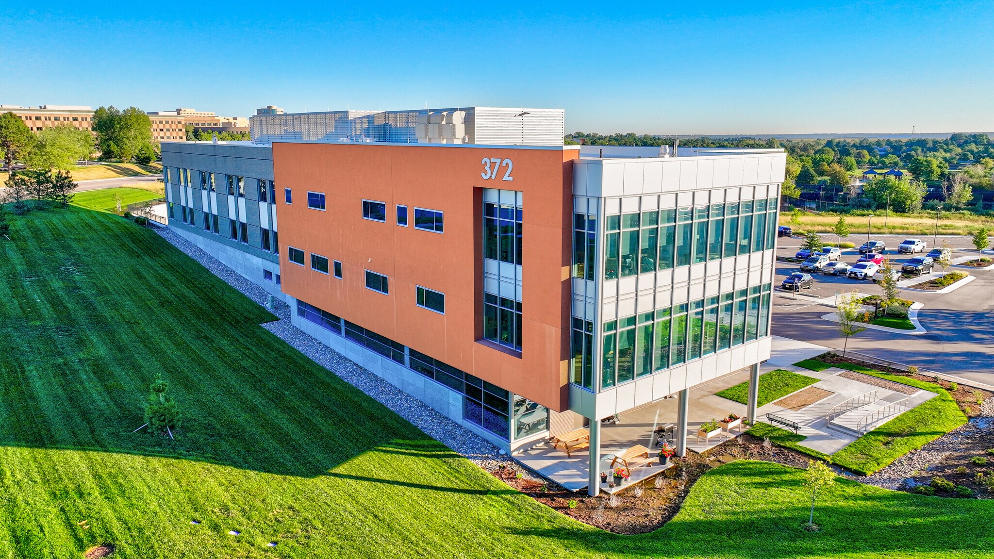 372 Inverness Dr S, Englewood, CO à vendre Photo du bâtiment- Image 1 de 1