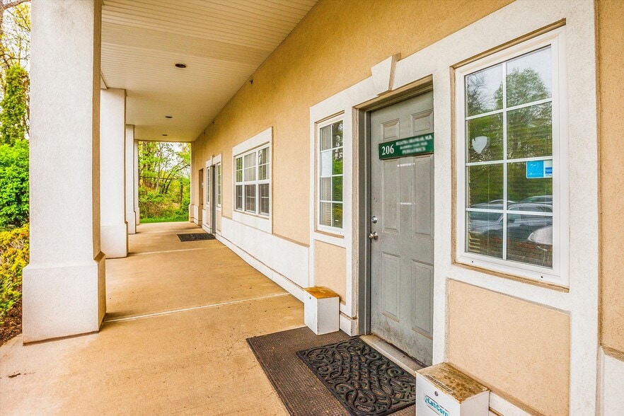 215-236 Bridge St, Metuchen, NJ for sale - Building Photo - Image 3 of 23