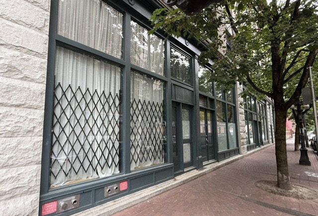 299 Columbia St, Vancouver, BC à louer - Photo du bâtiment - Image 3 de 7