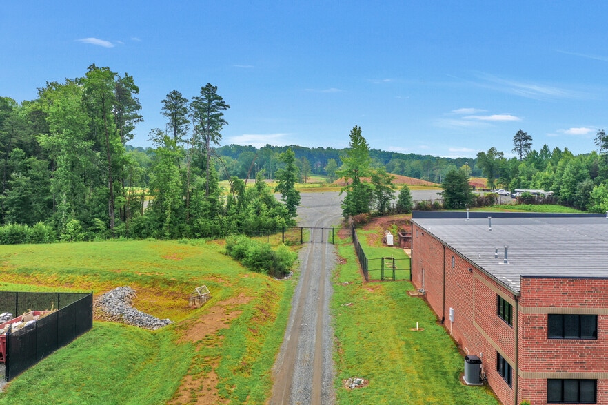 11134 Business Ln, Mint Hill, NC for lease - Building Photo - Image 2 of 3