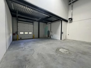 Flex in Pontoise for lease Interior Photo- Image 1 of 5