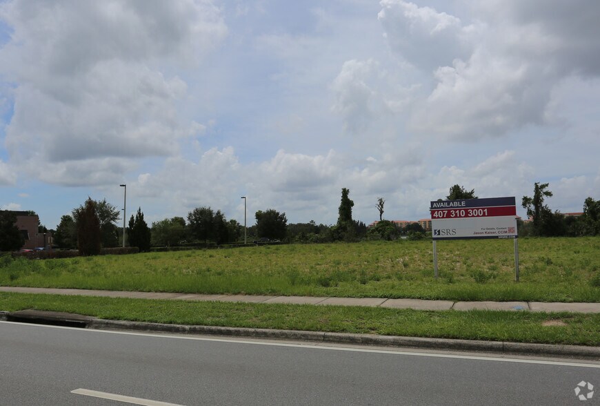 7836 W Irlo Bronson Memorial Hwy, Kissimmee, FL à louer - Photo du bâtiment - Image 2 de 2