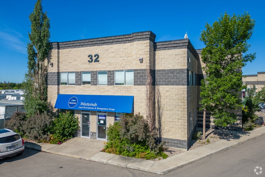 32 Westwinds Cres NE, Calgary, AB à vendre - Photo principale - Image 1 de 15