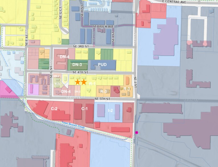 904 & 906 Southeast 4th Street, Bentonville, AR à vendre - Photo du bâtiment - Image 2 de 12