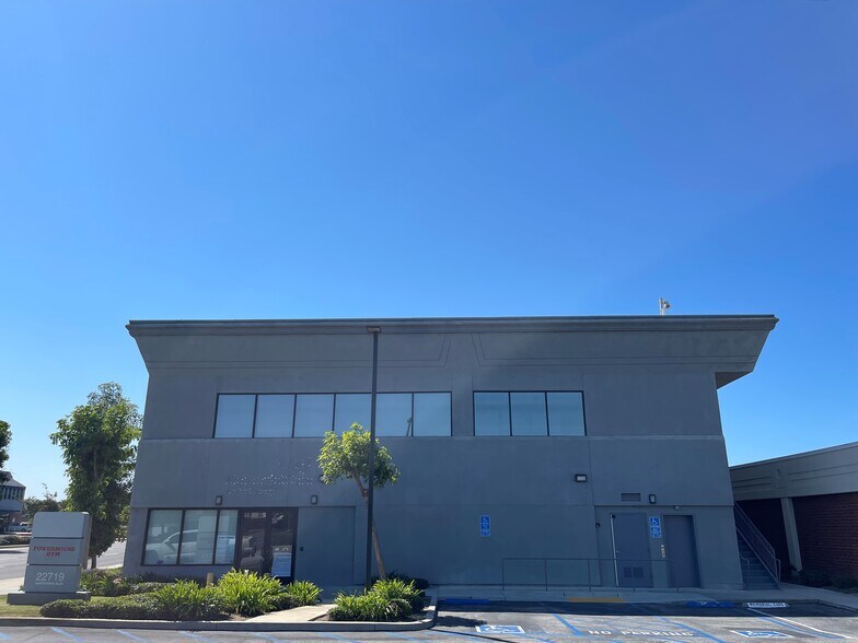 22719 Hawthorne Blvd, Torrance, CA à louer - Photo du bâtiment - Image 3 de 6