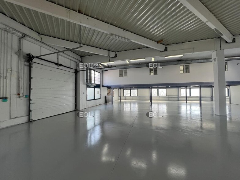 Flex in La Courneuve for sale - Building Photo - Image 3 of 10