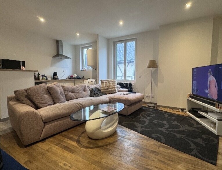 Boulevard De Juranville, Bourges for sale - Interior Photo - Image 1 of 3