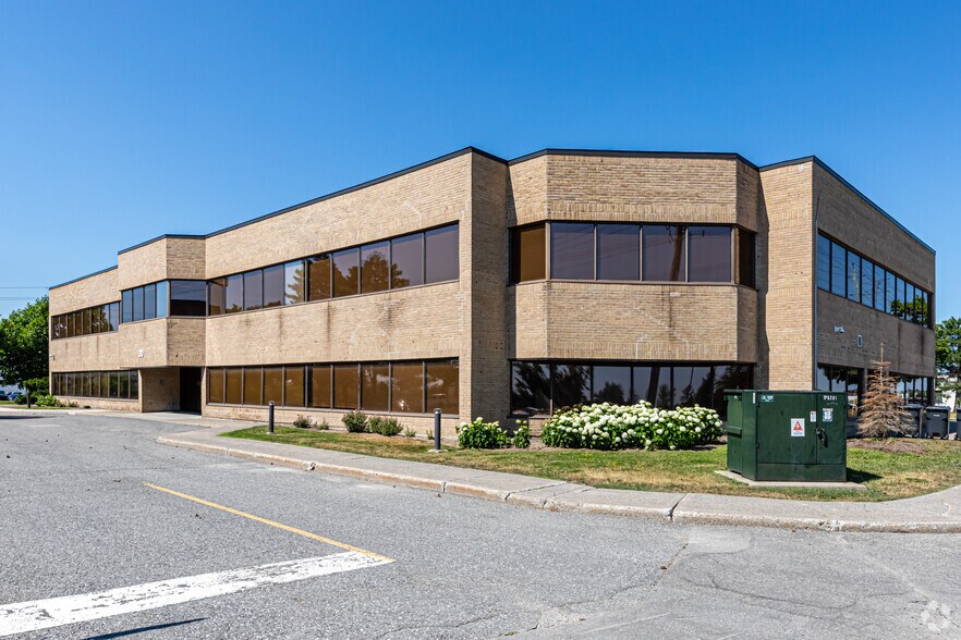 20 Colonnade Rd, Ottawa, ON à vendre - Photo du bâtiment - Image 2 de 2