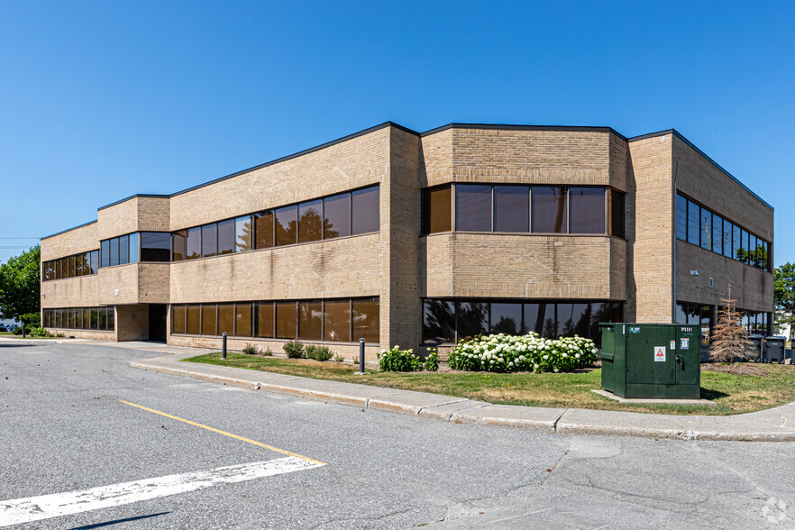 20 Colonnade Rd, Ottawa, ON à louer - Photo du bâtiment - Image 2 de 2