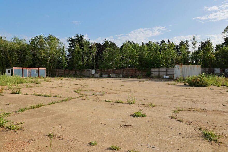 Grange Farm Ln, Chigwell à vendre - Photo du bâtiment - Image 1 de 10