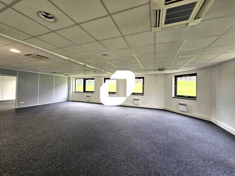 Office in Limonest for lease - Interior Photo - Image 1 of 9