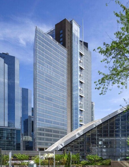 Bureau dans Courbevoie à louer - Photo du bâtiment - Image 2 de 22