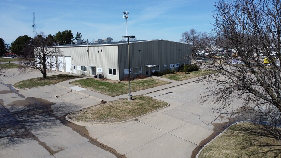 3408 101st St, Urbandale, IA à vendre - Photo du bâtiment - Image 2 de 27