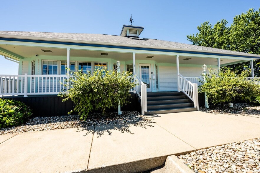 2300 Pipestone Rd, Benton Harbor, MI for sale - Building Photo - Image 3 of 41