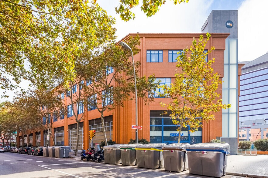 Passeig De La Zona Franca, 135-139, Barcelone, Barcelona à louer - Photo du bâtiment - Image 2 de 10