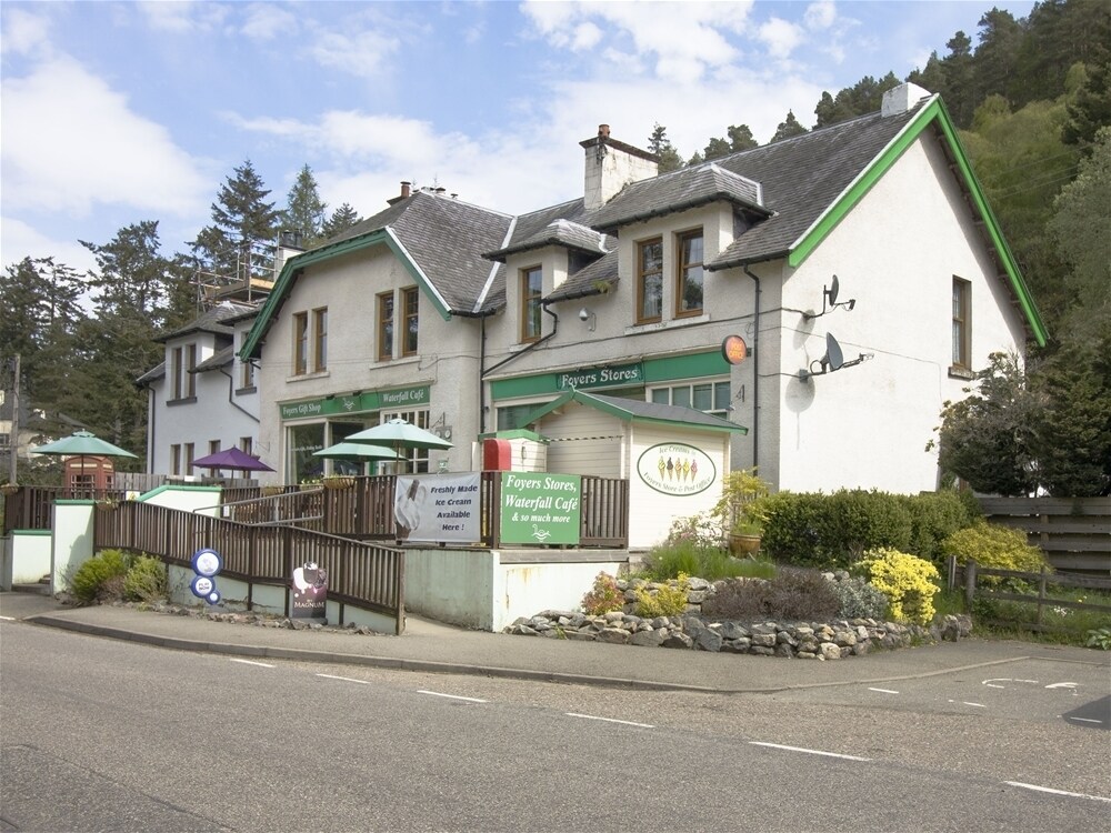 Foyers Stores and Waterfall Café, Foyers à vendre Photo du bâtiment- Image 1 de 23