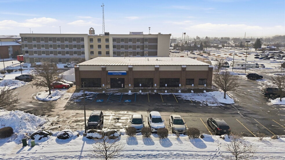 5511 Coventry Ln, Fort Wayne, IN à vendre - Photo du bâtiment - Image 2 de 10