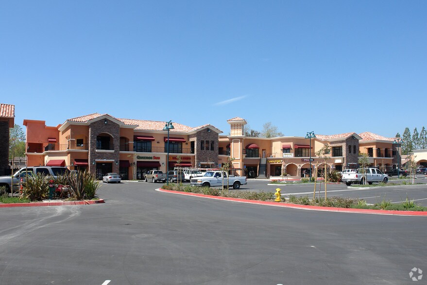 6591-6599 Collins Dr, Moorpark, CA à louer - Photo du bâtiment - Image 2 de 15