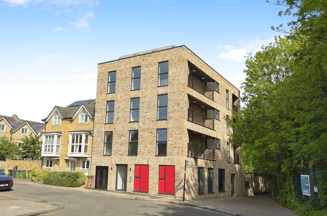 19 Springbank Rd, Londres à vendre Photo principale- Image 1 de 5