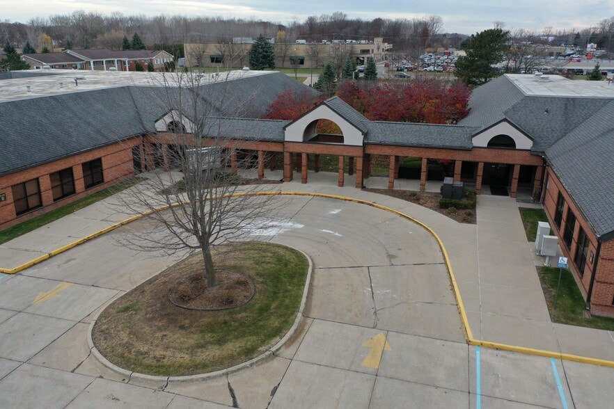 35050-35054 23 Mile Rd, New Baltimore, MI for lease - Building Photo - Image 3 of 8