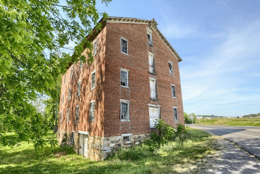 1209 Mill Rd, Selinsgrove, PA à vendre - Photo du bâtiment - Image 3 de 22