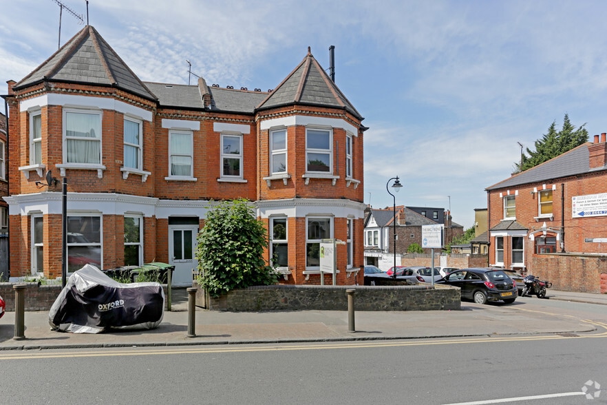 51 Colney Hatch Ln, London for lease - Building Photo - Image 3 of 10