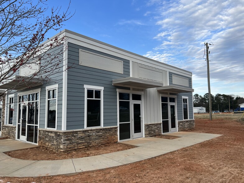 110 Village Commerce Dr, Mooresville, NC for lease - Building Photo - Image 1 of 6