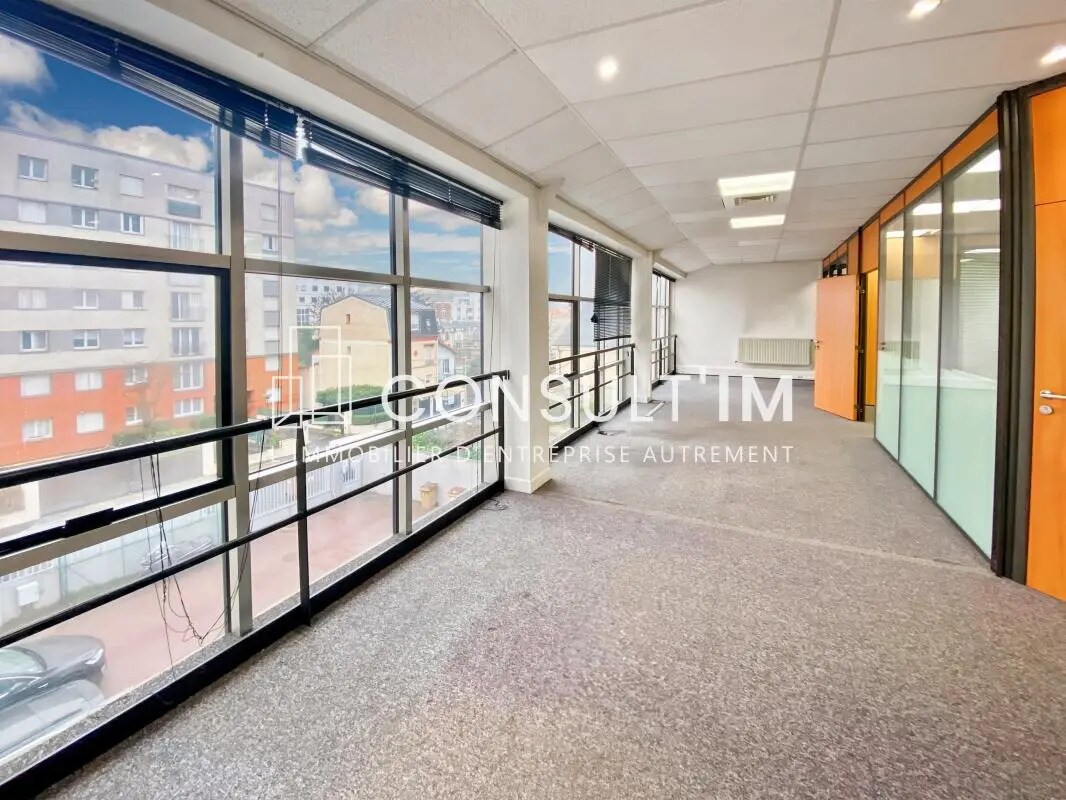 Office in Courbevoie for lease Building Photo- Image 1 of 10